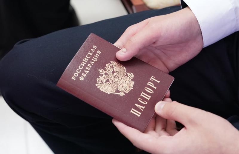 Стали взрослее: активные школьники Самарской области получили паспорта