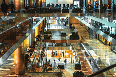 Психолог Андрияничева рассказала, чем людей цепляет шопинг