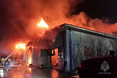 Ночью 20 ноября в Отрадном полыхал автосервис