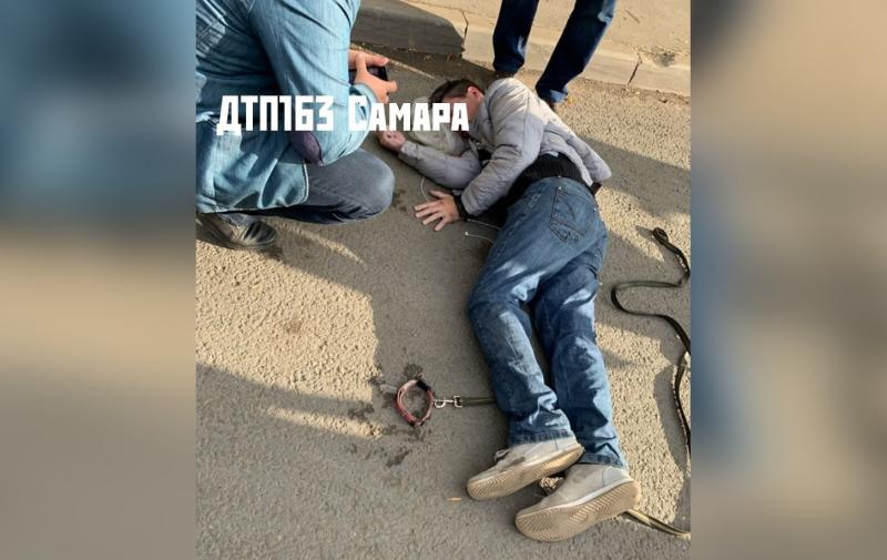 В Самаре на улице Мориса Тореза сбили пешехода с собачкой