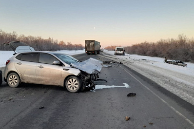 В Самарской области на трассе М5 столкнулись три легковушки