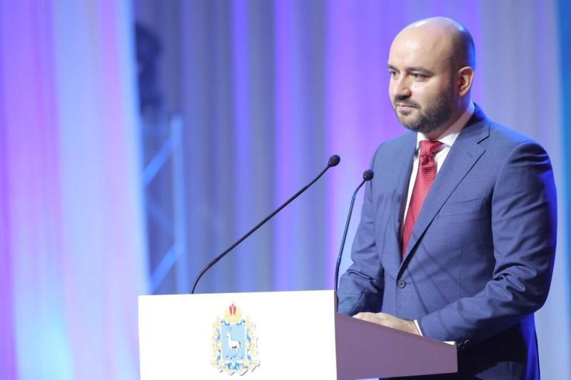 Вячеслав Федорищев наградил заслуженных жительниц Самарской области по случаю Международного женского дня