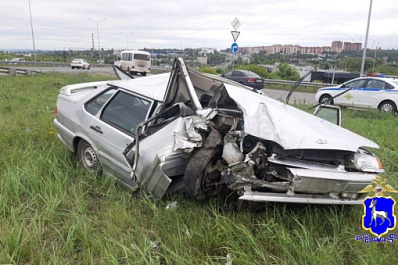 В Самаре 28 июня легковушка влетела в фонарный столб 