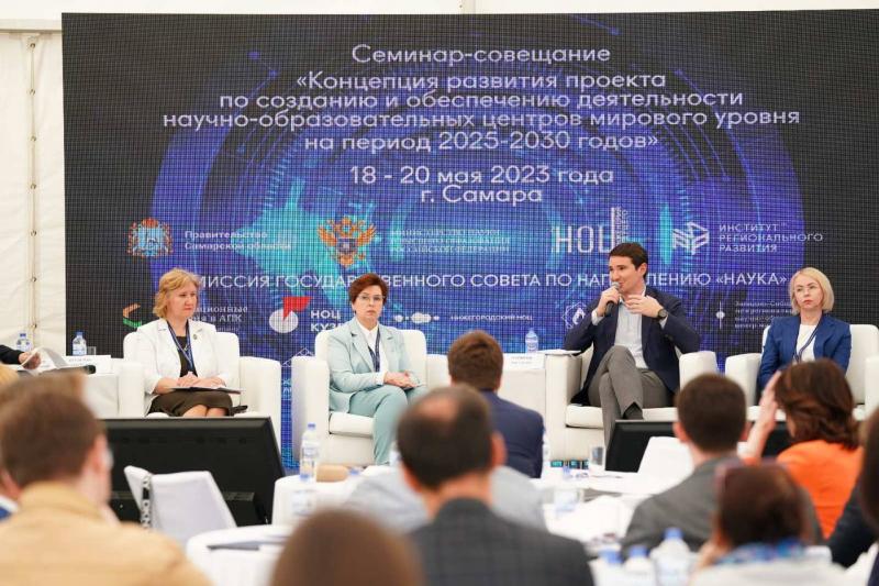 Дмитрий Азаров приветствовал участников семинара - представителей всех 15 НОЦ России