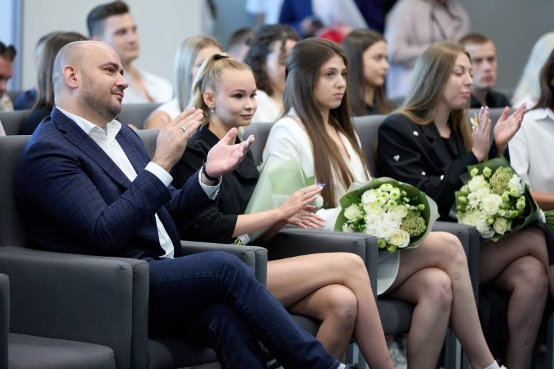 Губернатор Федорищев и министр спорта РФ Дегтярев вручили награды выдающимся спортсменам в День физкультурника