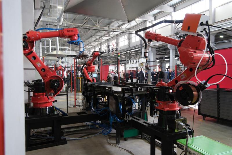 Более 300 новых рабочих мест в Самарской области: Вячеслав Федорищев дал старт производству стальных дверей 