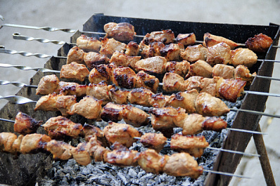 Диетолог рассказала, как есть шашлык без вреда для здоровья