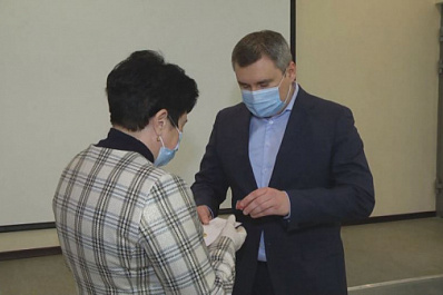 Сотрудникам самарского предприятия за помощь людям вручили отличительные знаки