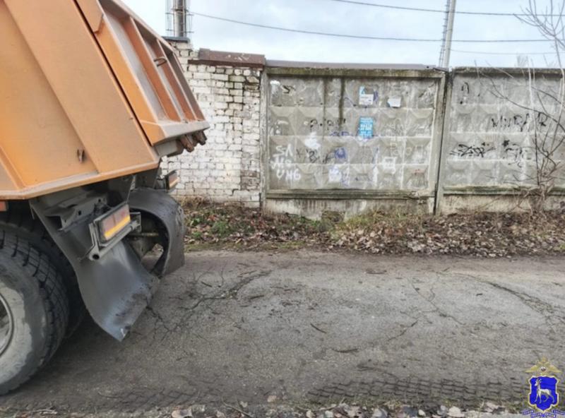 В Кировском районе Самары 2 человека пострадали при столкновении "Ниссана" и "Весты"