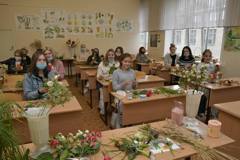 Впервые конкурсантка из Самарской области вышла в финал национального чемпионата "Молодые профессионалы" в компетенции "Флористика"