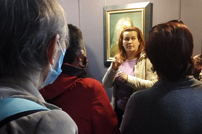 В Самаре выставку картин Никаса Сафронова посетили люди с ОВЗ