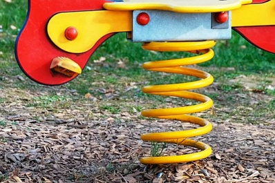 В Самаре уберут качели, упавшие на голову 5-летнему ребенку