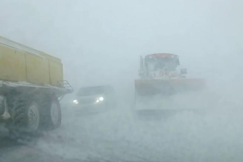 Движение на дорогах к населенным пунктам Самарской области, отрезанным от транспортного сообщения, восстановят в течение дня