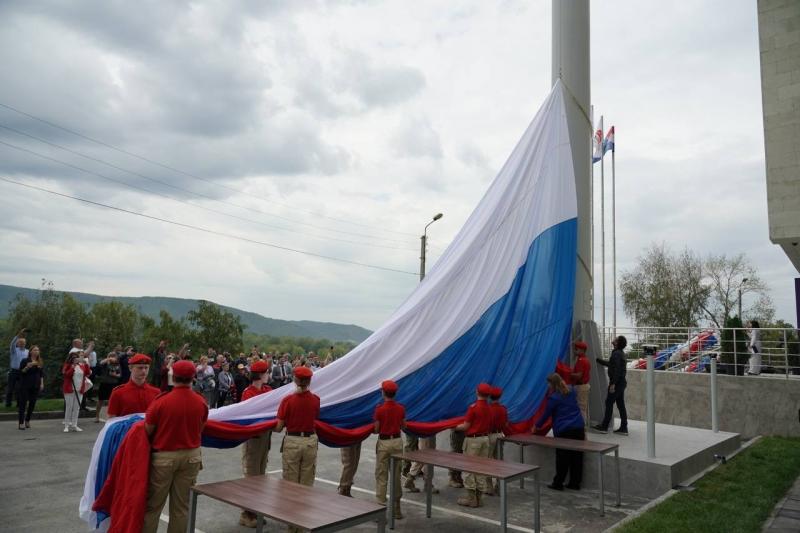 В Самарской области подняли самый высокий в Приволжье флаг России