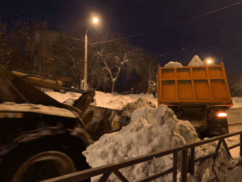 Каждые сутки - на контроле: в Самаре продолжается снегоуборка на улицах, по которым имеются замечания