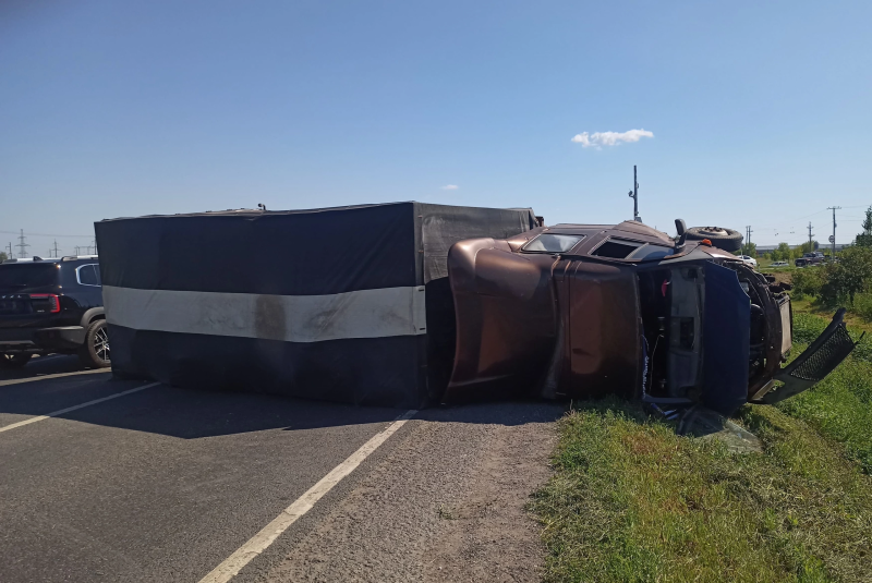 В Самарской области 18 июля на трассе столкнулись "пятерка" и "Газель" со стройматериалами