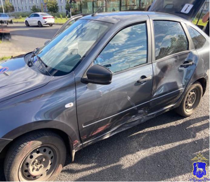 В Самаре "Гранта" при повороте врезалась в мотоцикл