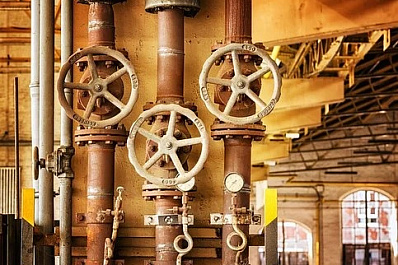 Самарцам с долгами за отопление запретили сделки с имуществом 