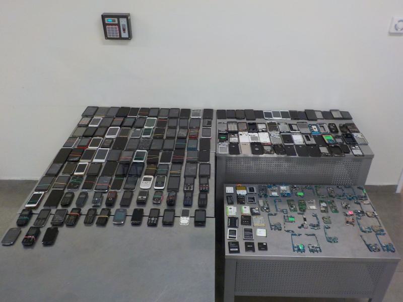 В аэропорту Курумоч в багаже у пассажира нашли более 200 б/у телефонов