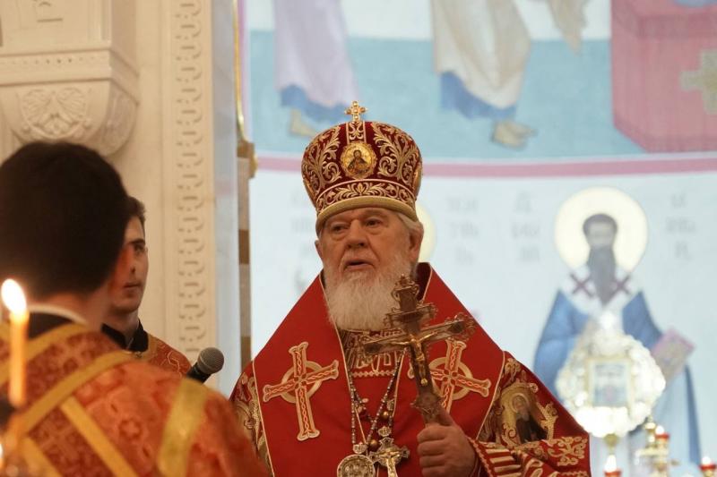 Дмитрий Азаров встретил светлый праздник Пасхи вместе с земляками в Софийском соборе