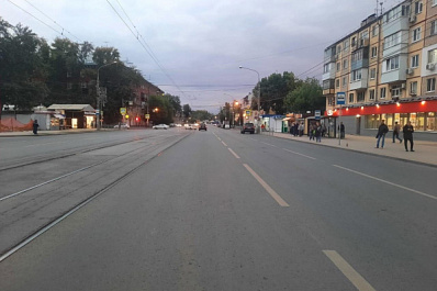 В Самаре женщина вышла из трамвая и попала под машину