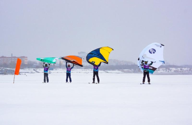 Унесенные ветром: как прошел главный старт зимнего парусного сезона на Жигулевском море
