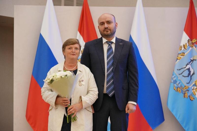 Губернатор Вячеслав Федорищев вручил почетные награды жителям Самарской области