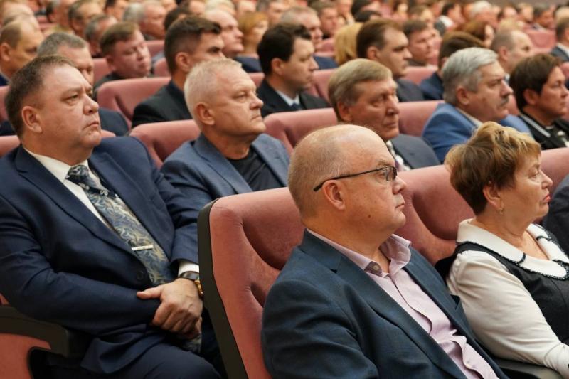 "Бюджет развития": Дмитрий Азаров провел расширенное заседание Правительства региона