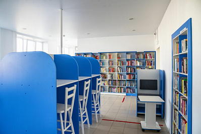 В селе Курумоч торжественно открылась современная модельная библиотека "Самолет"