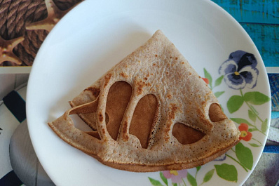 Врач посоветовал россиянам не налегать на блины