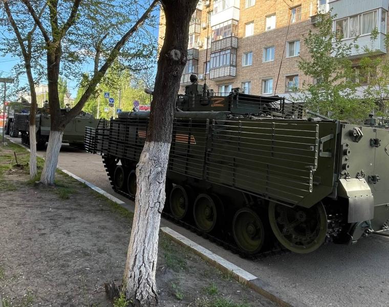 Утром 7 мая в Самаре десятки полицейских оцепили площадь Куйбышева