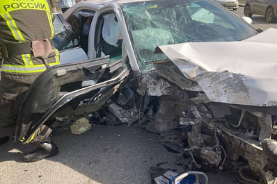 Пострадали дети: в Самаре водитель Toyota Camry потерял сознание и влетел в дерево