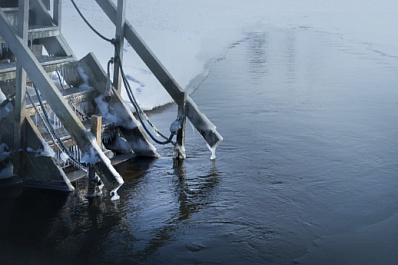 Дети и гипертоники: почему не всем стоит принимать участие в крещенских купаниях