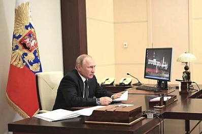 Владимир Путин проводит совещание с министрами и губернаторами