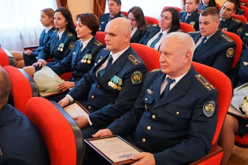 В Самаре Вячеслав Федорищев вручил награды сотрудникам приволжского таможенного управления