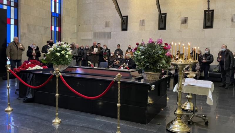 Геннадия Юхтина похоронили на Троекуровском кладбище рядом с Борисом Грачевским