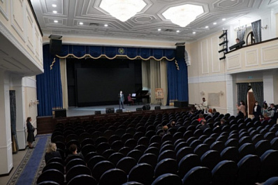 Дмитрий Азаров оценил возможности нового концертного зала Поволжского православного института