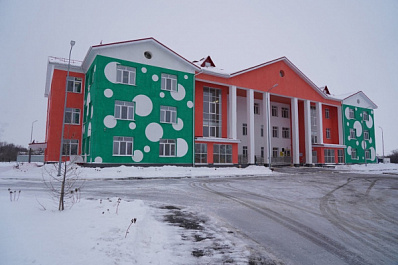 Дмитрий Азаров проверил качество строительства нового детского сада "Планета детства" в Чапаевске