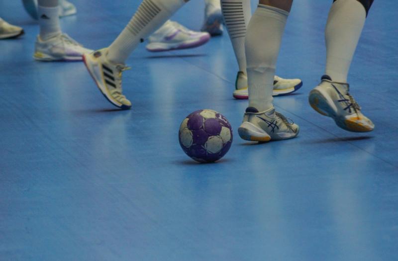 Теряют шансы: гандбольная "Лада" дома уступила "Астраханочке"