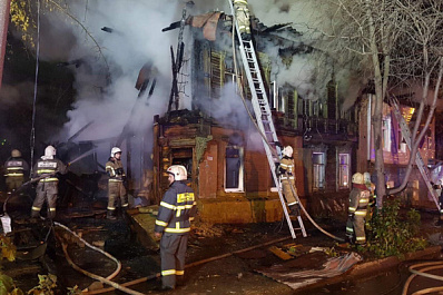 Стала известна причина крупного пожара в двух домах в центре Самары