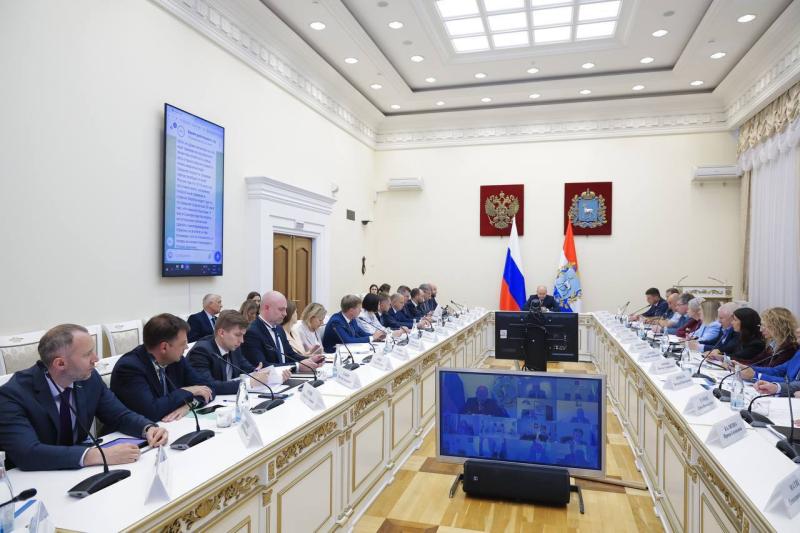 Оперативное совещание Федорищева: школы, поддержка бойцов СВО и обращения жителей