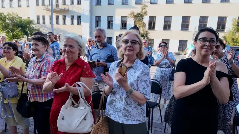 Зрители танцевали и подпевали: в центре Самары военный оркестр выступил под открытым небом