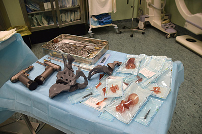 В Самаре онкопациенту установили эндопротез тазовой кости и спасли от ампутации