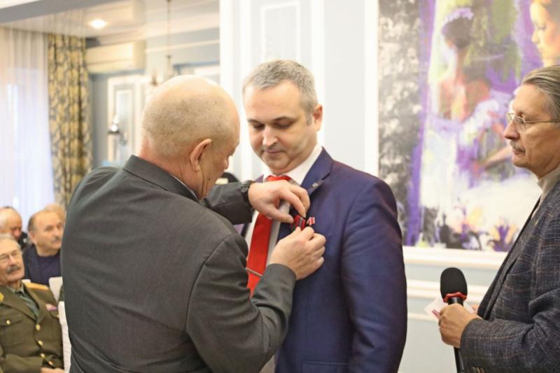 Память и преемственность: в День Неизвестного Солдата Герой России встретился с самарскими ветеранами