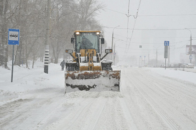 Губернатор Дмитрий Азаров провел оперативное совещание о внезапном снегопаде