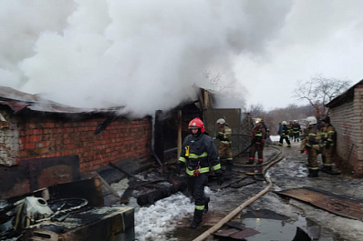 В Октябрьском районе Самары полыхал частный дом
