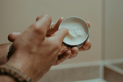 Косметолог Звягина рассказала, какие компоненты в косметике оказывают влияние на кожу