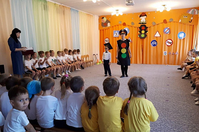 Незнайка и Светофор раздали самарским детям светоотражающие ленты