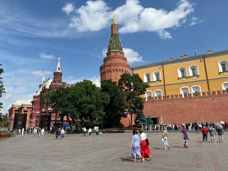 Самарцев приглашают прогуляться по Москве в VR-очках и попробовать ледяной чай