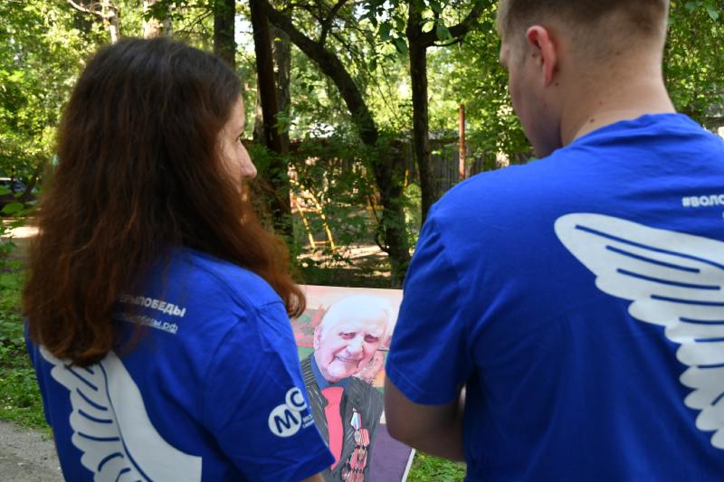 "Краски Победы": ветерану Великой Отечественной войны Александру Любимову подарили портрет